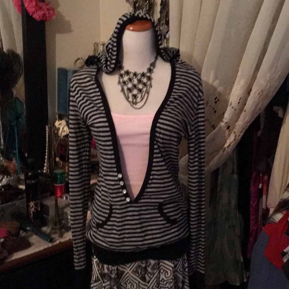 WET SEAL 🌊 HOODIE SZ L 💫
